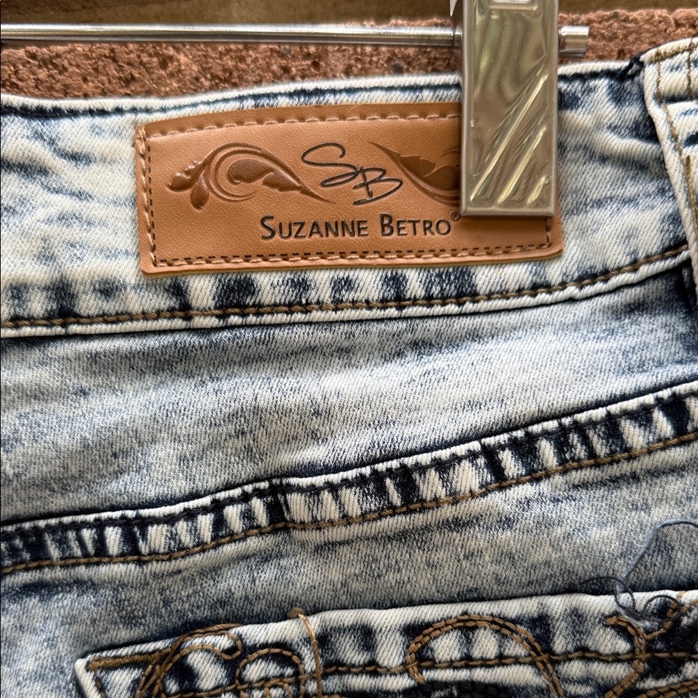 Suzanne Betro Light Wash Denim Capri Pants Size 10 - Picture 5 of 7